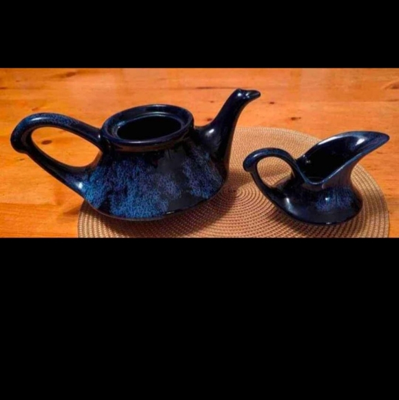 Vintage Blue MCM Beauceware Quebec Pottery Teapot and Creamer - Picture 3 of 7